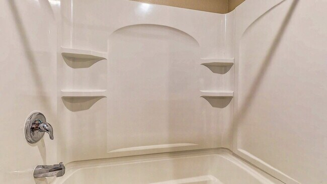 Building Photo - HOLIDAY SPECIAL! SIGN YOUR LEASE BY 12.31.25 AND RECEIVE THE FIRST 2 WEEKS RENT FREE!!  Beautiful...