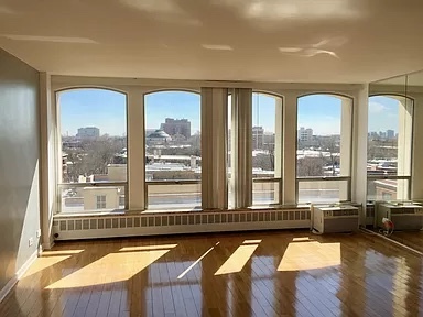 living room - 1450 E 55th Plz