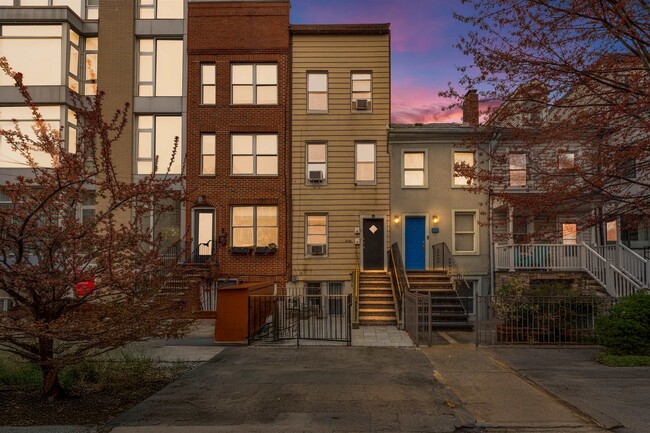 Primary Photo - 325.5 4th St