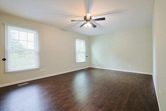 Building Photo - 1410 Huntington Dr