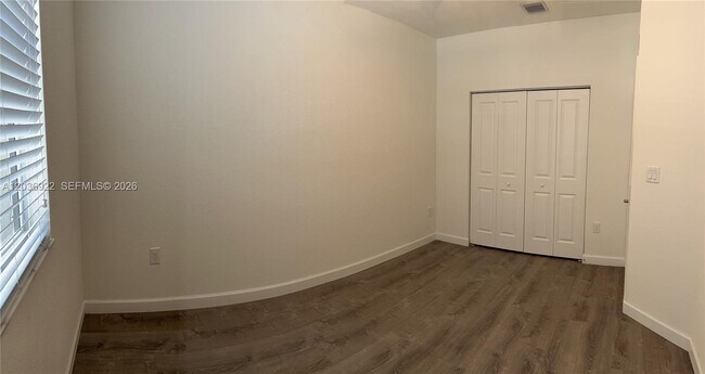 Building Photo - 1120 SE 26th Ct