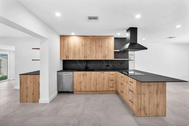 Building Photo - 4640 SW 25th Terrace