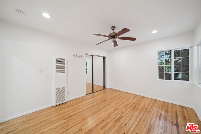 Building Photo - 710 Westmount Dr