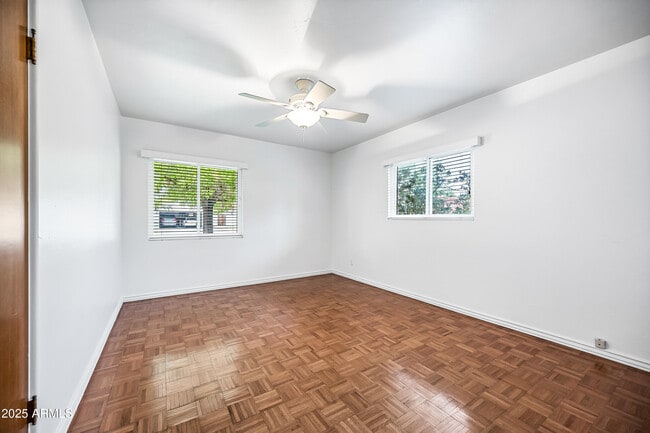 Building Photo - 4039 E Cambridge Ave