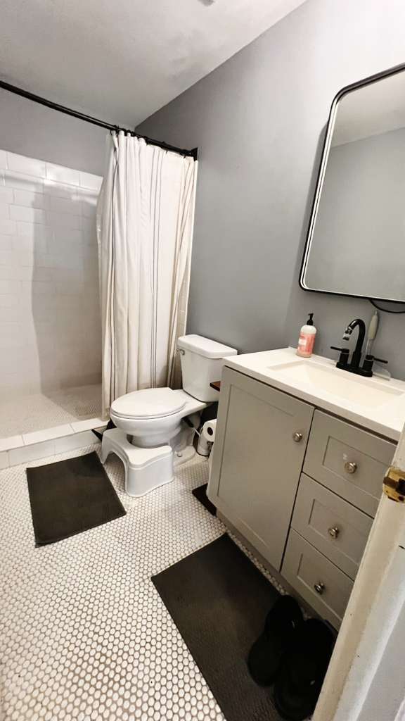 Building Photo - 1065 Hiawatha Dr