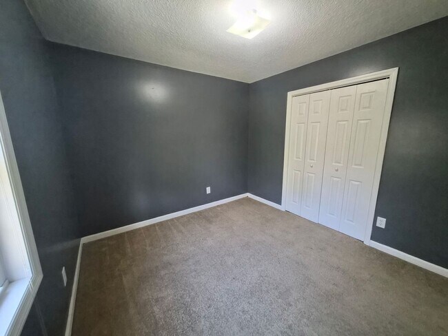 Building Photo - 305 Rack Ln