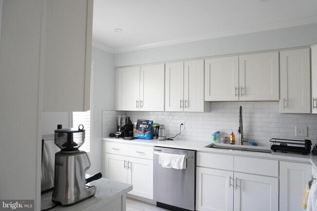 Building Photo - 13998 New Braddock Rd