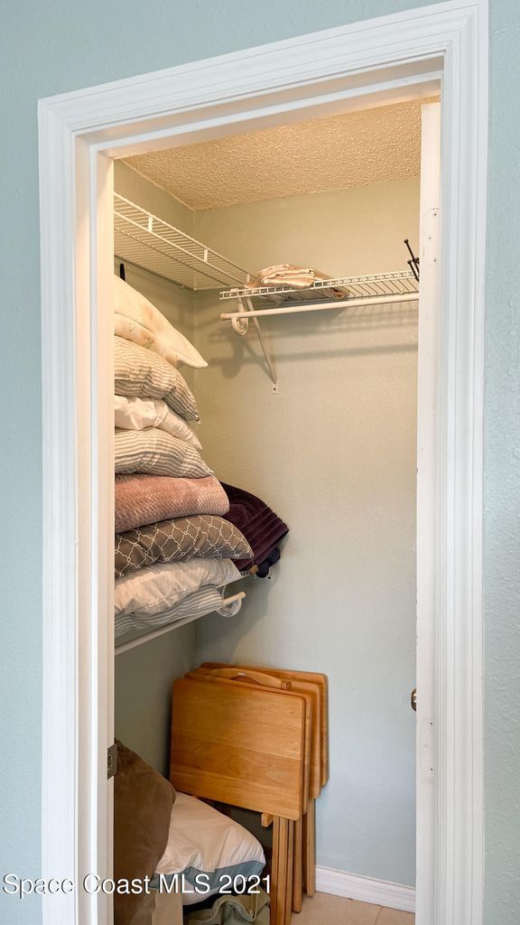 Walk in closet - 220 Beach Park Ln