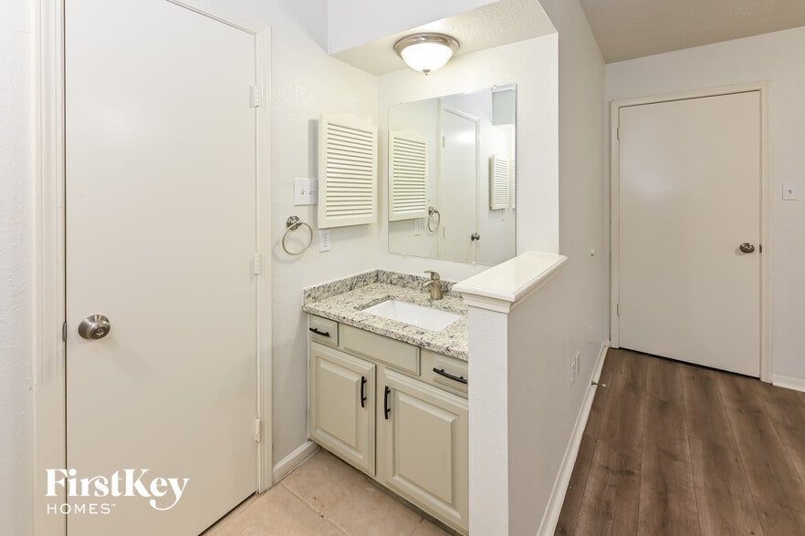 Building Photo - 7207 Foxwick Ln