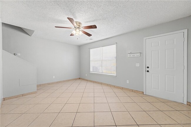 Building Photo - 3403 SW Victoria Pl