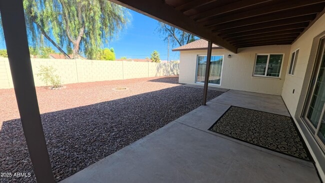 Building Photo - 7317 S Palm Dr