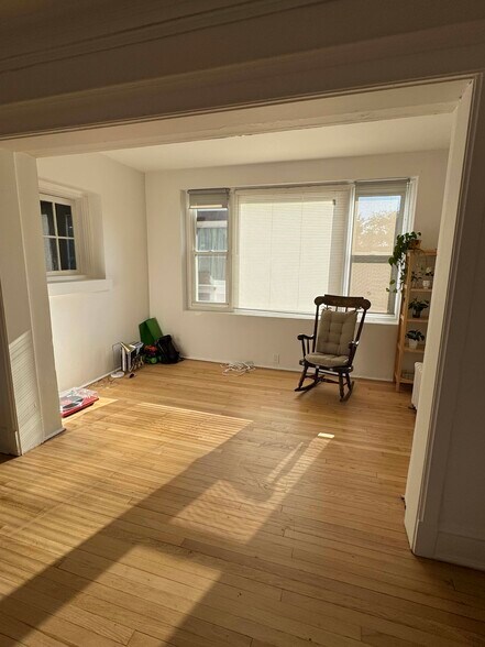 Building Photo - 3619 N Pine Grove Ave