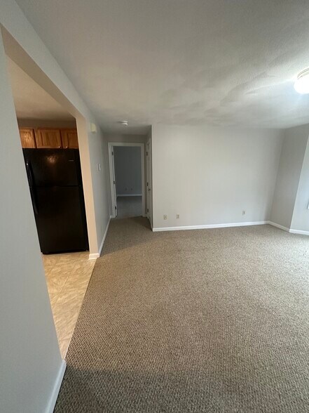 Building Photo - 846 Main St