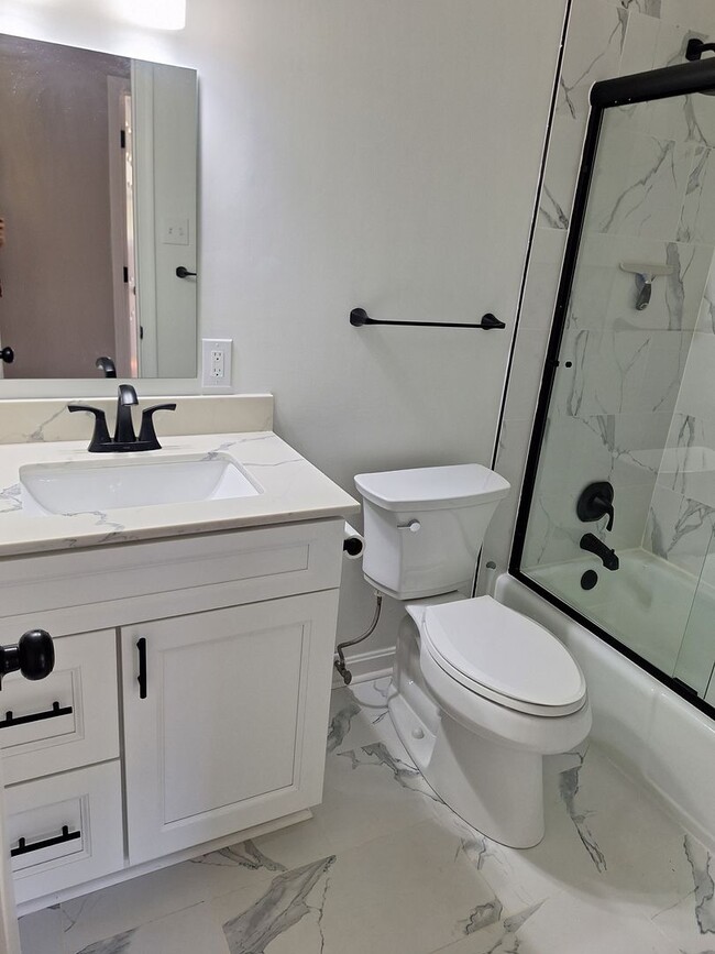 Building Photo - 3 bedroom /2 full bathroom- Yorktown