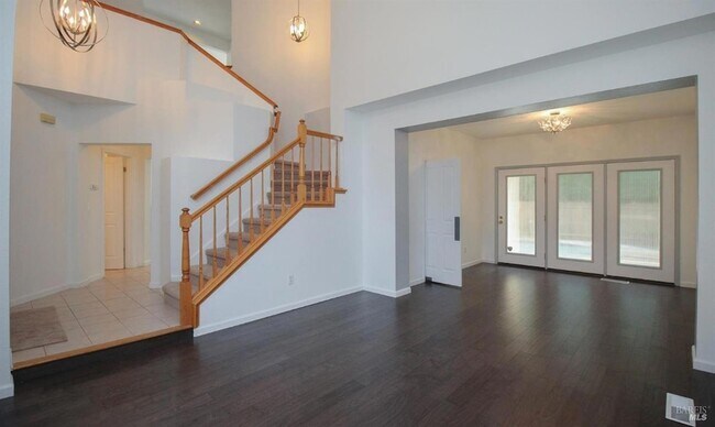 Building Photo - 3500 Crownridge Dr