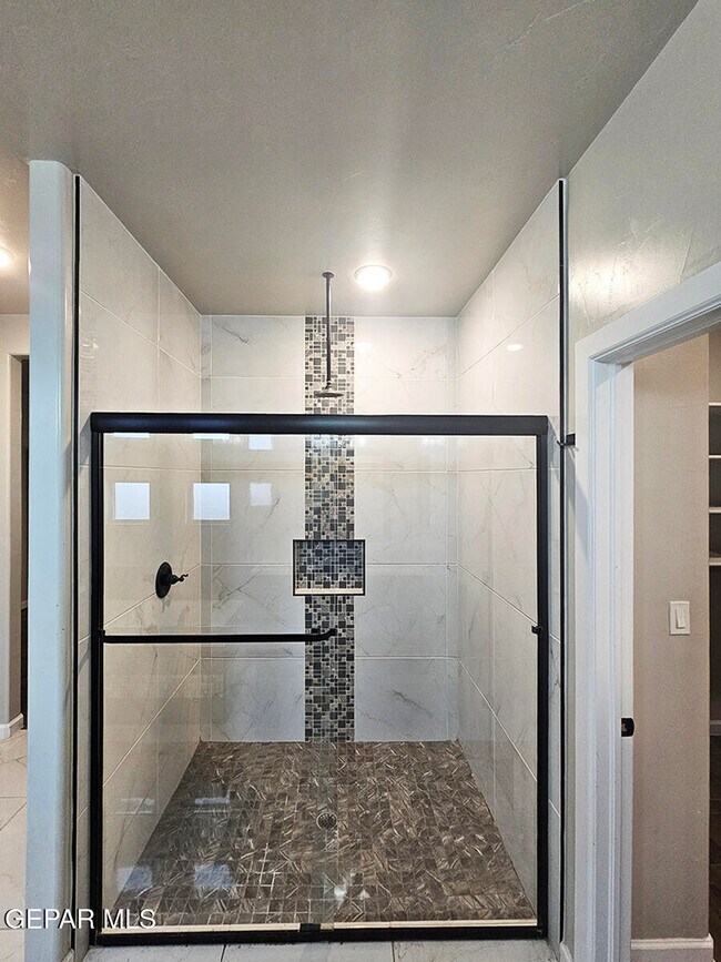 Building Photo - 13185 Tiverton Rd