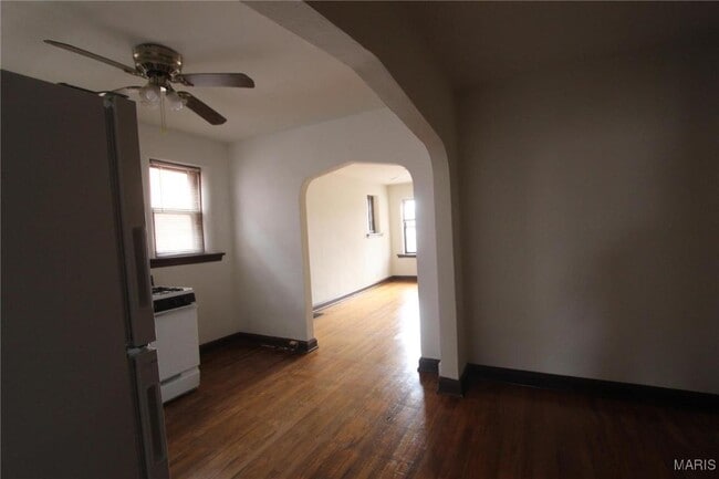 Building Photo - 5021 Oleatha Ave