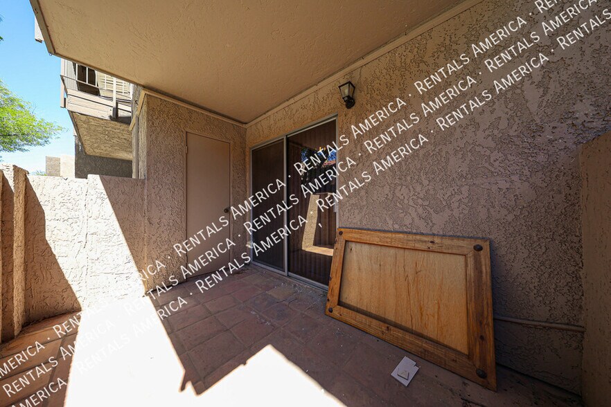 Building Photo - 5525 E Thomas Rd