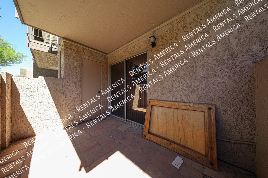 Building Photo - 5525 E Thomas Rd