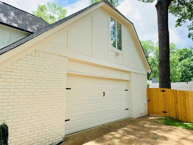 Building Photo - 8935 Enton Cove