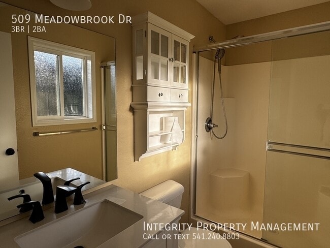 Building Photo - 509 Meadowbrook Dr