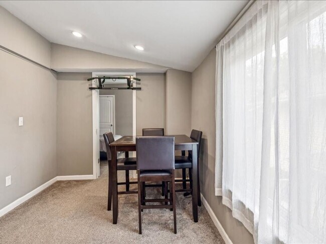 Building Photo - Mathew-1915(BS)