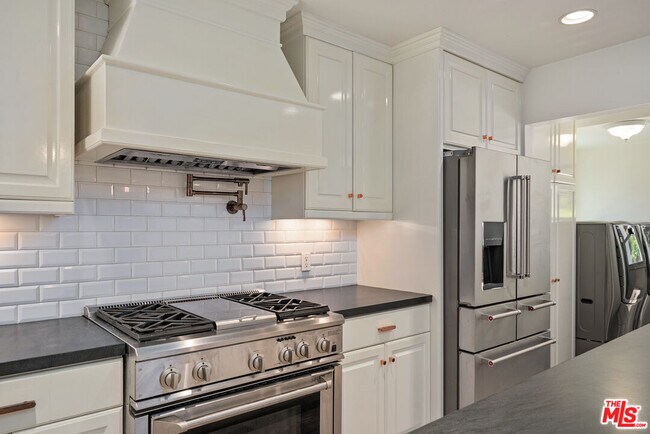 Building Photo - 22417 Dolorosa St