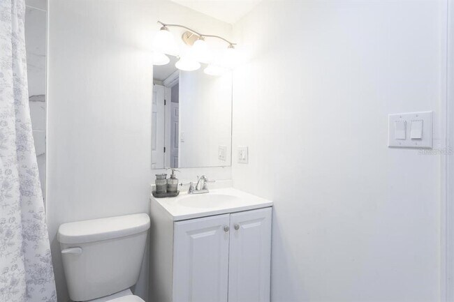 Building Photo - 4317 E Regnas Ave