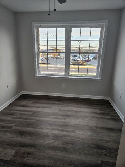 Building Photo - 427 W Main St