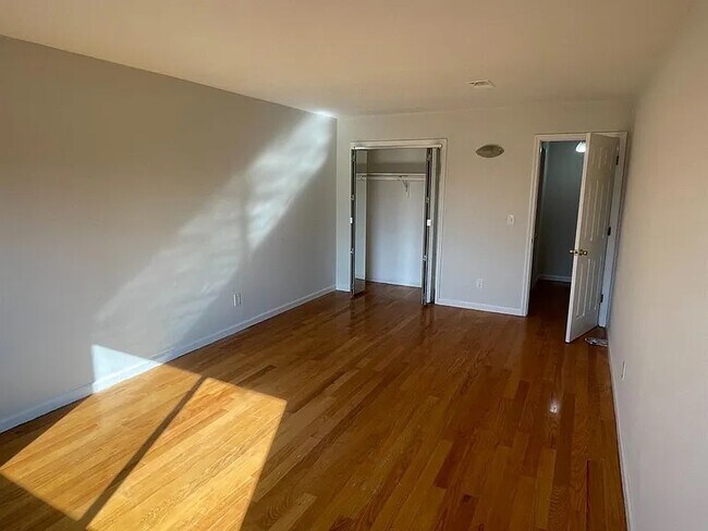 Building Photo - 219 College Dr