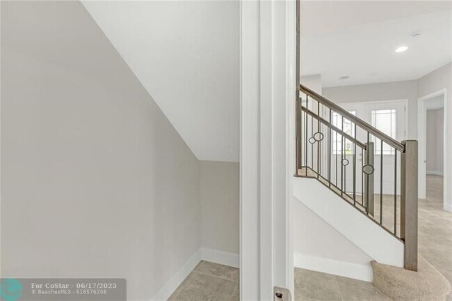 Building Photo - 14989 RedCove Pl