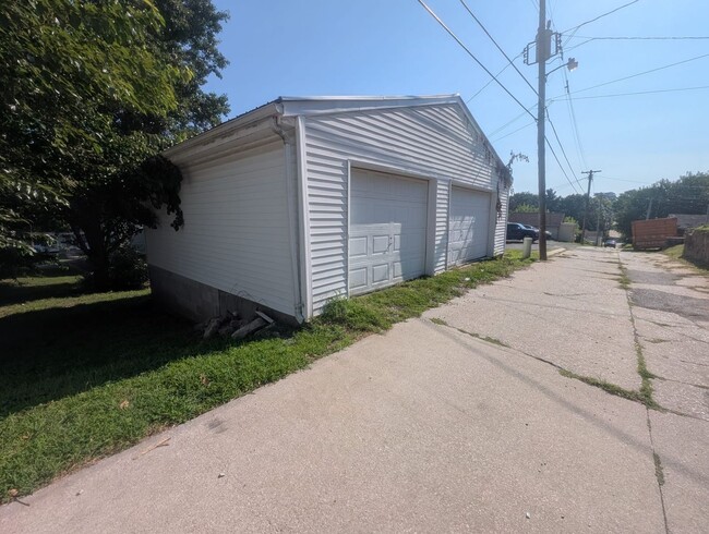Building Photo - Remodeled 2-Bedroom Home with Main Floor Laundry & Two Car Garage