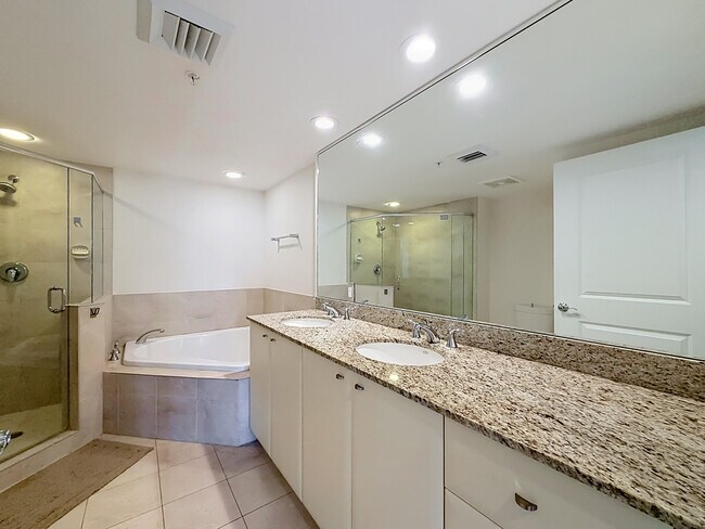 Building Photo - 610 W Las Olas Blvd
