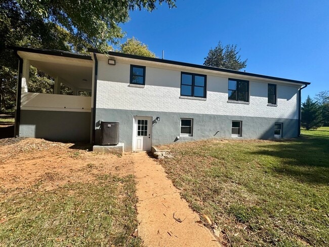 Building Photo - Four Bedroom House/Boonsboro Area