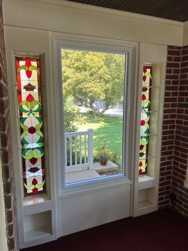 Building Photo - Beautiful 4 BR Brick Cape Cod in Lancaster!