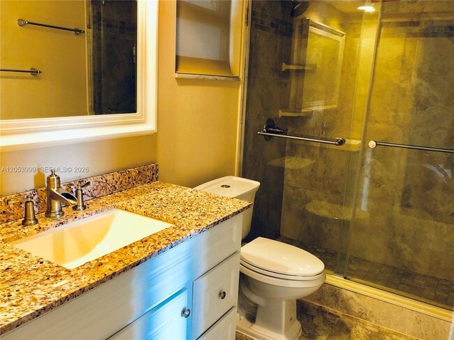 Building Photo - 2850 N Palm Aire Dr