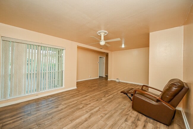 Building Photo - 10302 Woodwind Dr