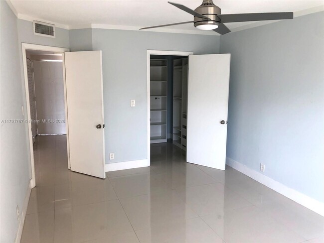 Building Photo - 8290 Lake Dr