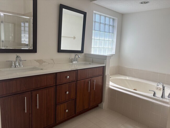 Building Photo - 2415 Raven Croft Ct