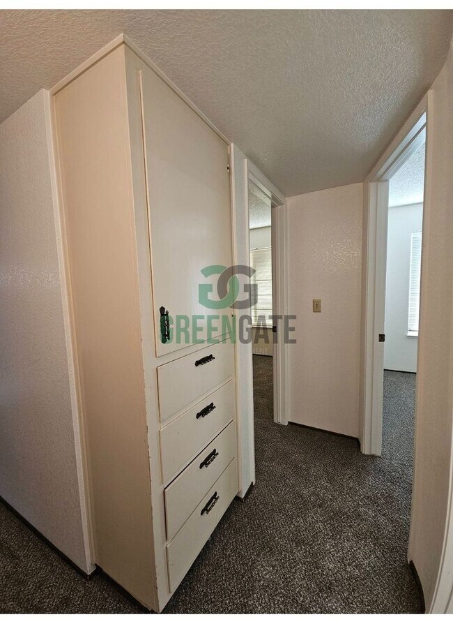 Building Photo - Beautiful 3 BEDROOM 2 BATH HOME IN MODESTO...
