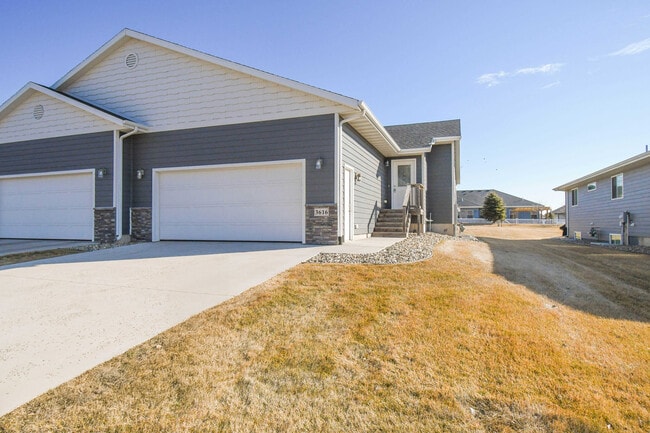 Building Photo - 3616 S Outfield Cir