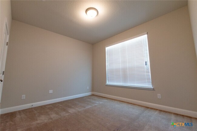 Building Photo - 846 Olive Ln
