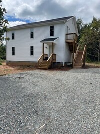 Building Photo - 3 bedrooms/1 bath  apartment in Cumberland...