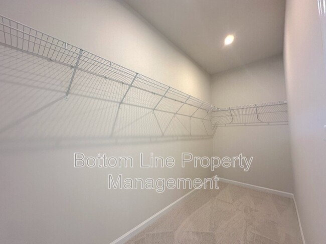 Building Photo - 3037 Hutton Gdns Ln