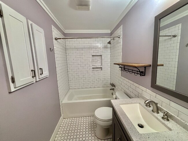 Building Photo - 1473 Greenbrier Dr