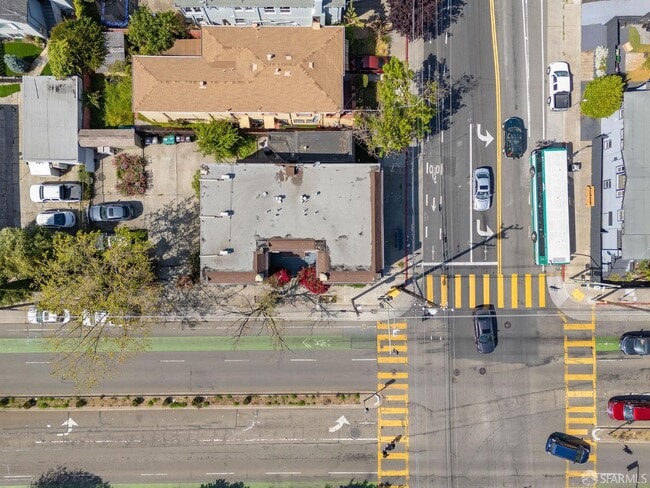 Building Photo - 906 40th St