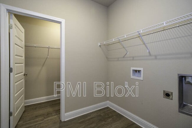 Building Photo - 1208 Carraway Cv