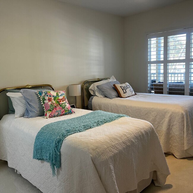 Building Photo - 1150 Tarpon Center Dr