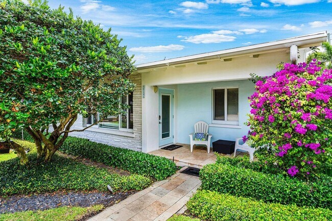 Building Photo - 342 NE 7th Ave