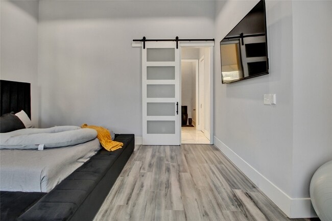 Building Photo - 811 Paul Quinn St